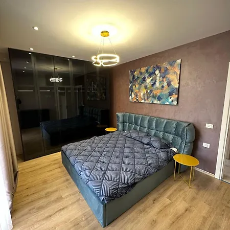 Luxury Land Apartment *